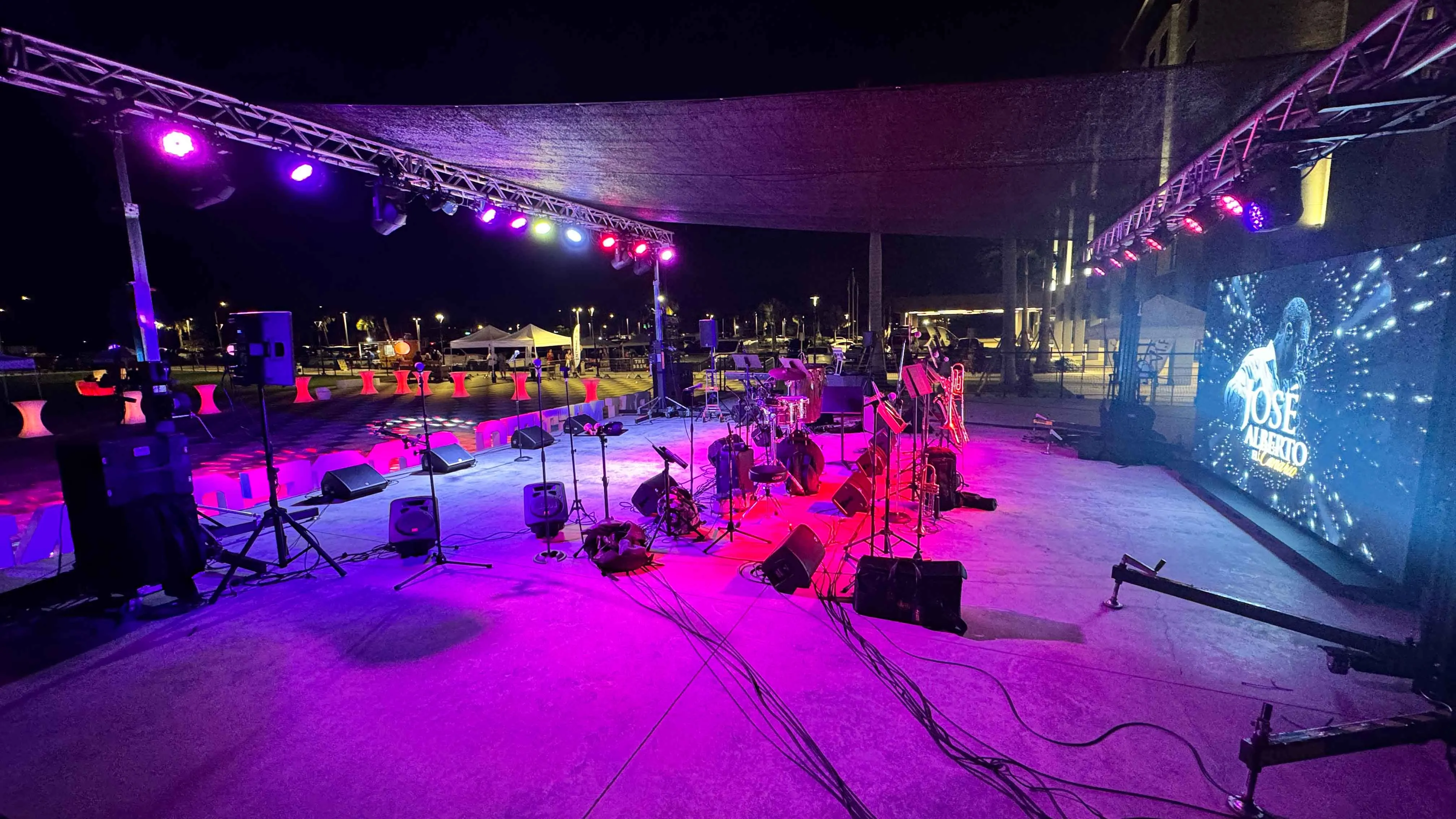 USA Outdoor Stage Event: Rapid-Deployment Weatherproof LED Poster Display